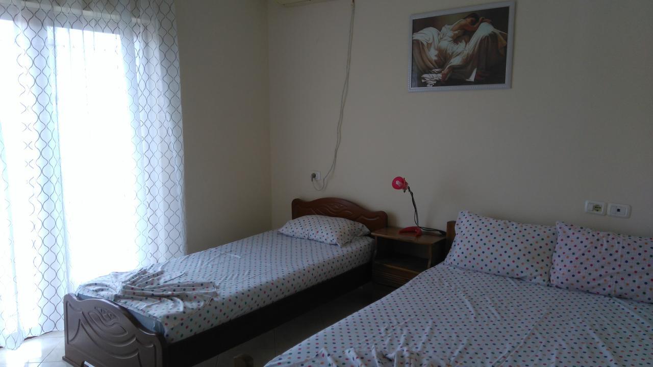 Jonny Guesthouse Ksamil Exteriör bild