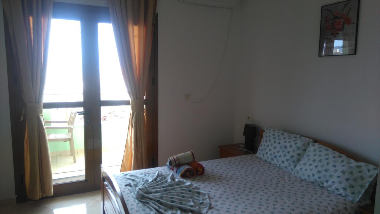 Jonny Guesthouse Ksamil Exteriör bild