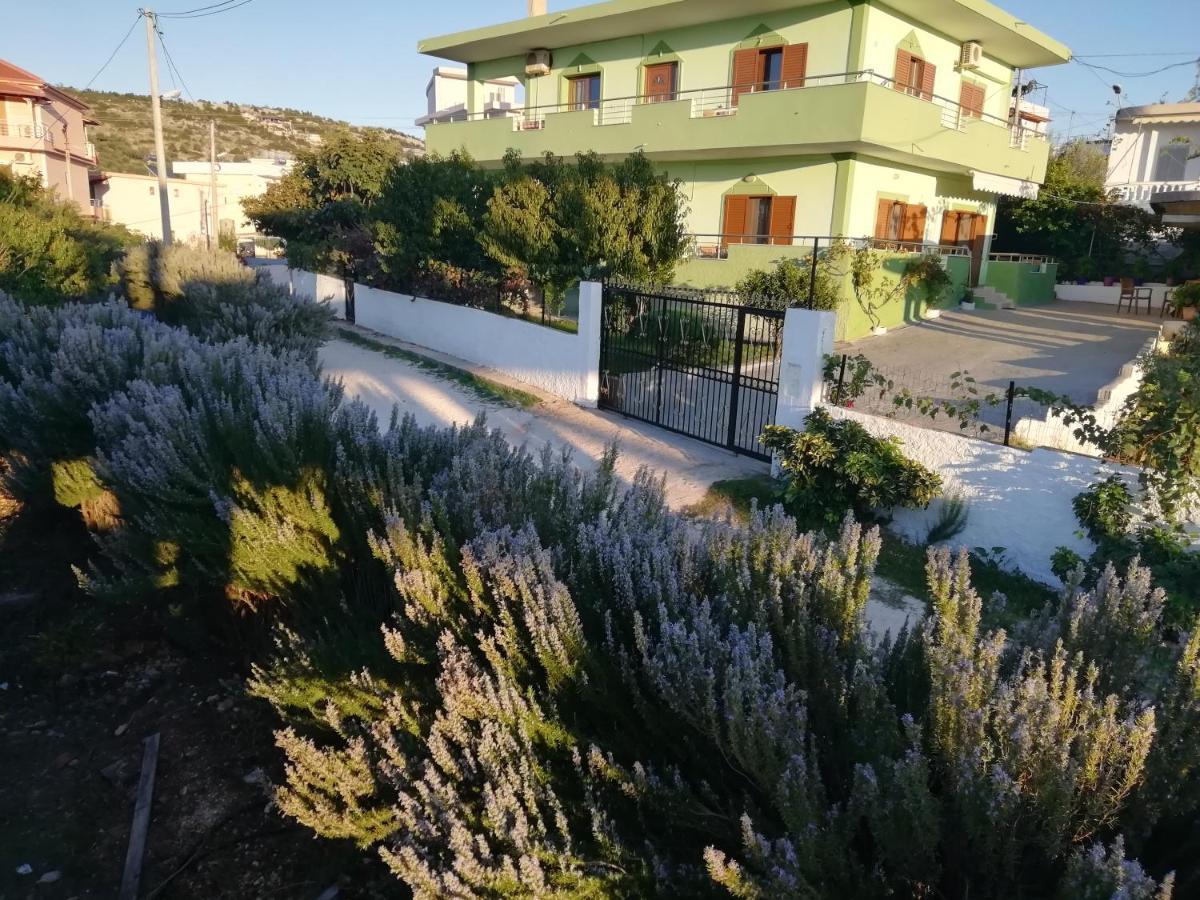 Jonny Guesthouse Ksamil Exteriör bild